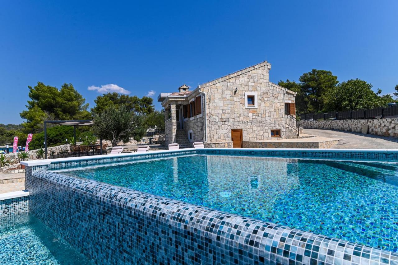 Villa Rudini With Heated Pool Okrug Gornji Eksteriør billede